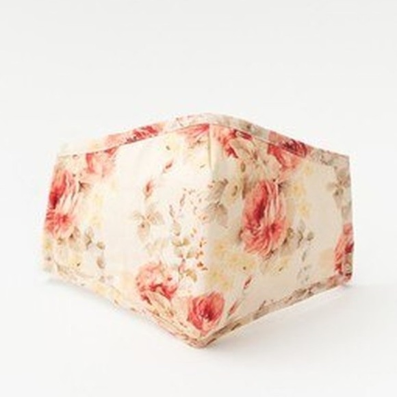 🆑 Floral Face Mask with Built In Filter/Nose Bar - Picture 8 of 14